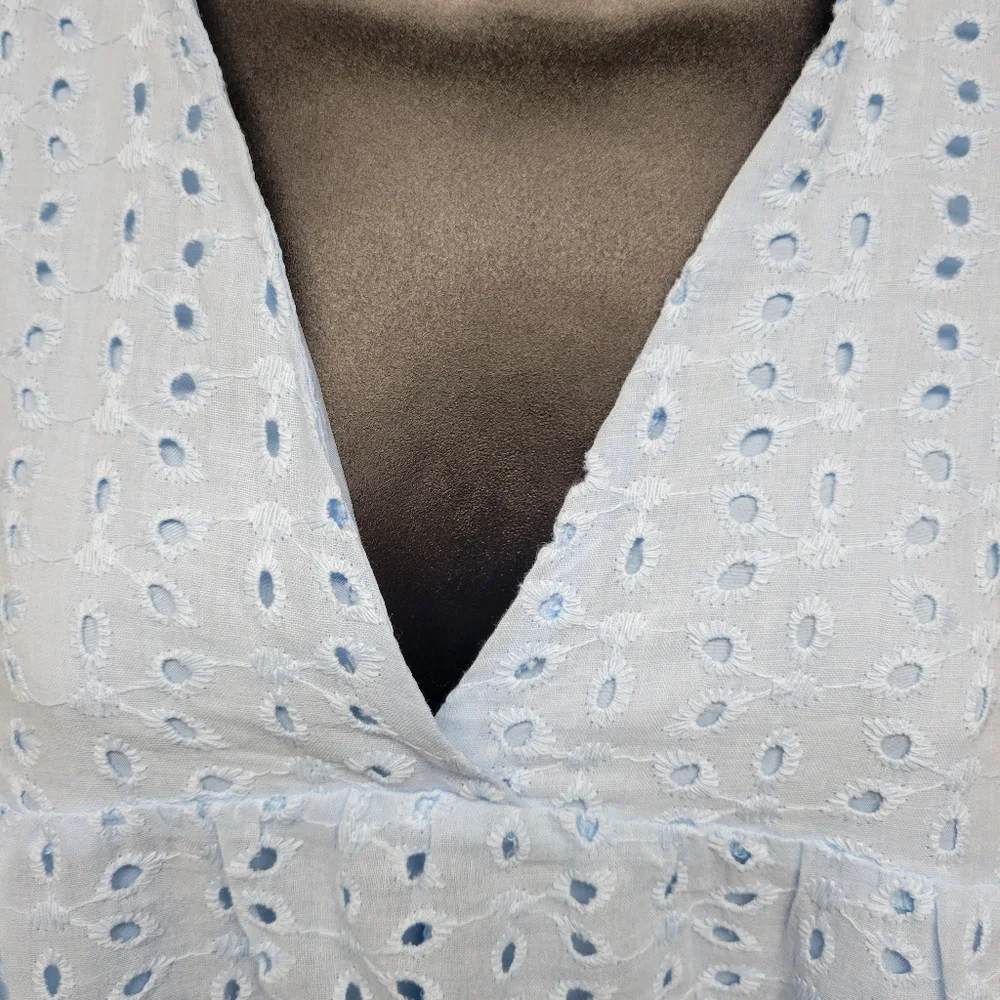 Cute, flowy dress with built-in shorts and pockets! Size Large - Picture 8 of 10